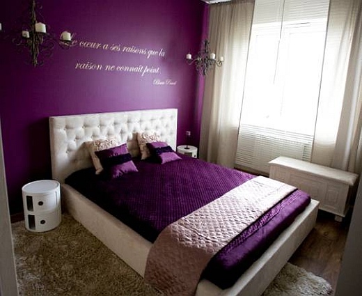 Kolor wrzosowy - sypialnia w stylu glamour