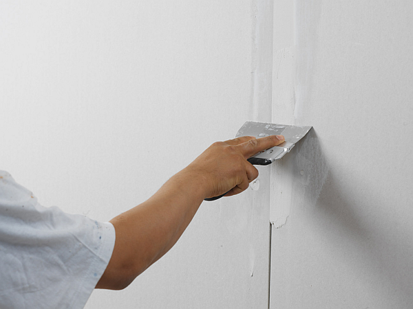 Przygotowanie ścian do malowania - wyrównanie powierzchni